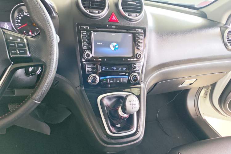 Used Haval H6 2016 Upgraded Model 1.5T Manual Two-Wheel Drive Elite Version Audio And AC Panel