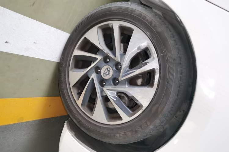 Used CHANGAN KAICHENG Oushang A600 2018 1.6L Automatic Elite Model Right Front Wheel Hub