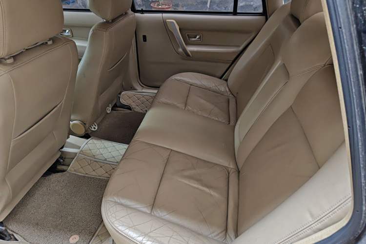 Used Volkswagen Santana Vista 2010 1.6L Manual Comfort Version
