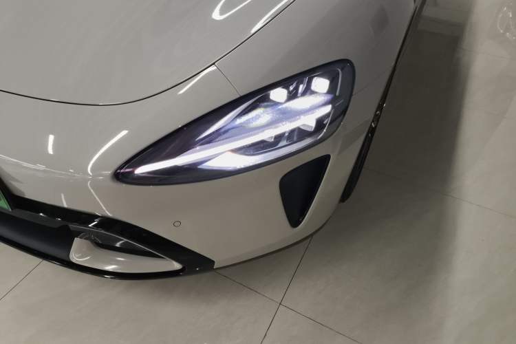 Used Xiaomi Auto SU7 2024 Four-Wheel Drive Ultra-Long Range Advanced Intelligent Driving Max Edition Left Front Headlight