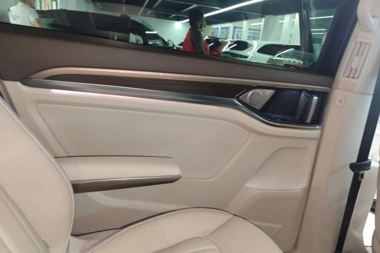 Used Volkswagen Viloran 2020 330TSI Luxury Edition