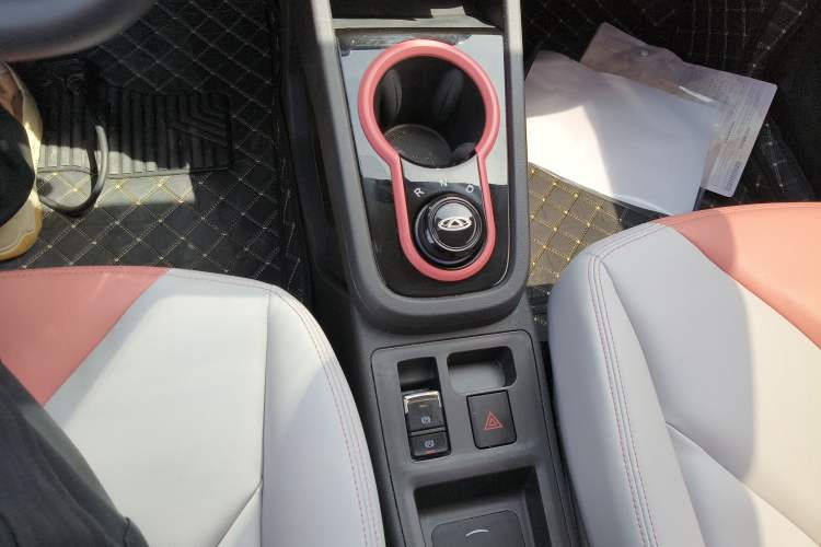 Used Chery QQ Little Ant 2022 Revised Version Sweet Pink Edition Half-Sugar Version Lithium Iron Phosphate 30.7 kWh 30 kW 301 km Gear Lever