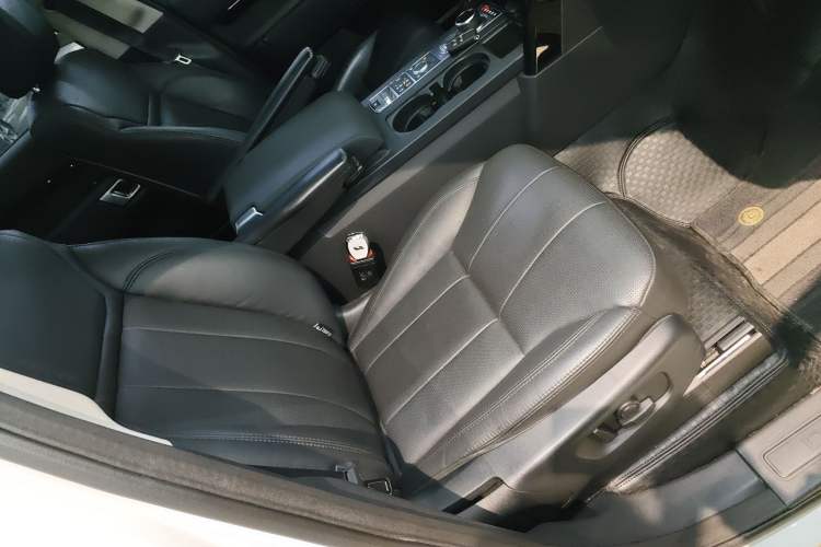 Used Land Rover Discovery 2017 3.0 SC V6 S Right Front Seat