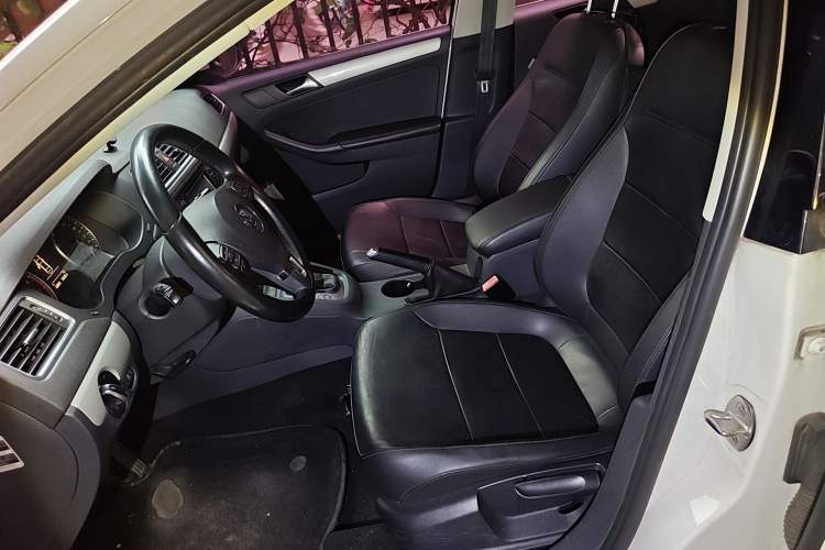 Used Volkswagen Sagitar 2014 Revised Version 1.4TSI Automatic Luxury Edition Left Front Seat