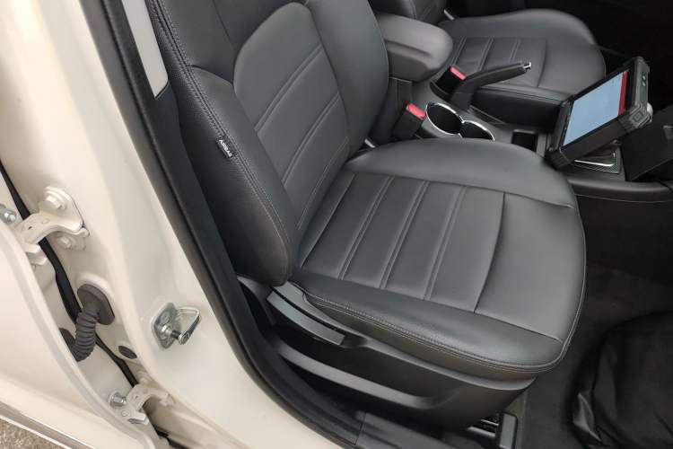 Used BAIC Senova X65 2015 2.0T Automatic Elite Model Right Front Seat