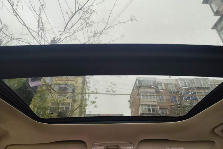 Used Geely Auto Emgrand X7 Sport 2018 1.8TD Automatic Two-Wheel Drive Smart Connect 4G Internet Edition Headliner