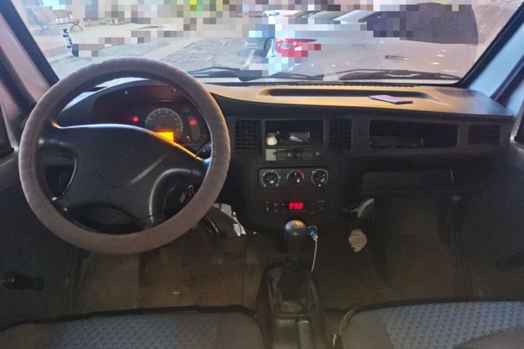 Used Wuling Zhiguang 2023 1.5L Practical Version 5/7 Seats Center Console