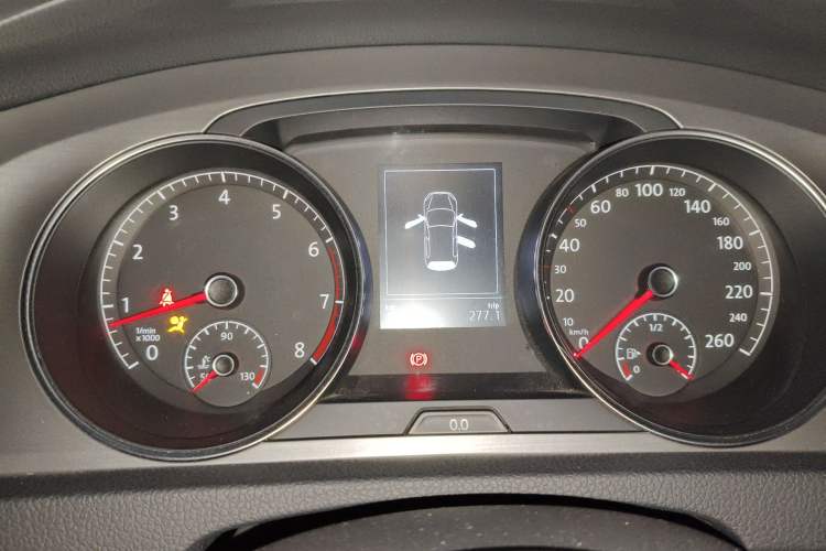 Used Volkswagen Golf 2014 1.4TSI Automatic Luxury Model Instrument Cluster