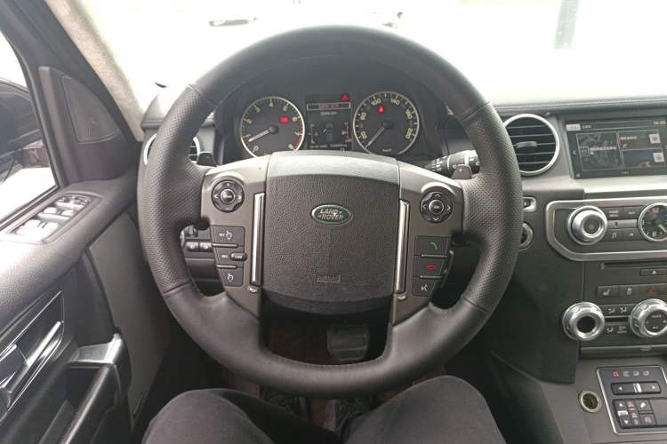 Used Land Rover Discovery 2016 3.0 SC Obsidian Black Heritage Edition HSE
