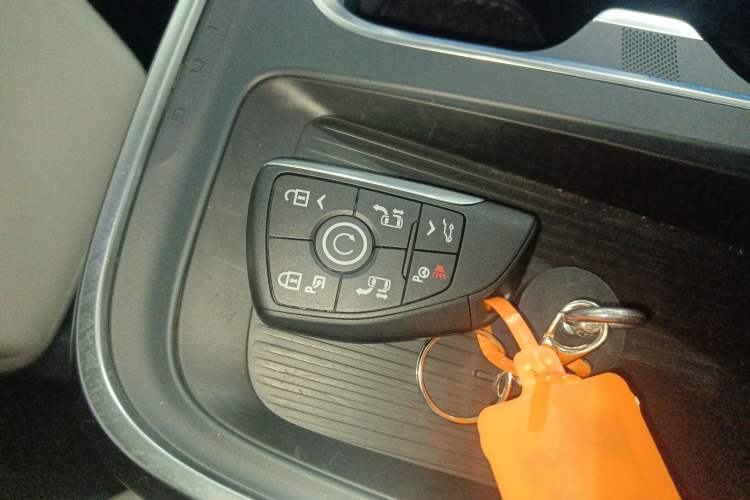 Used Buick Century 2025 2.0T Seven-Seater Yinshi Edition Vehicle Key