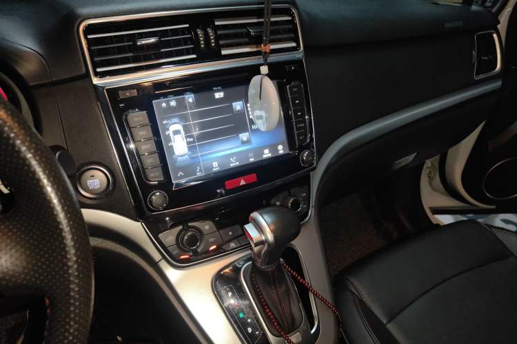 Used Haval H6 2017 Red-Label Sport Edition 1.5T Automatic Two-Wheel Drive Luxury Model Audio And AC Panel