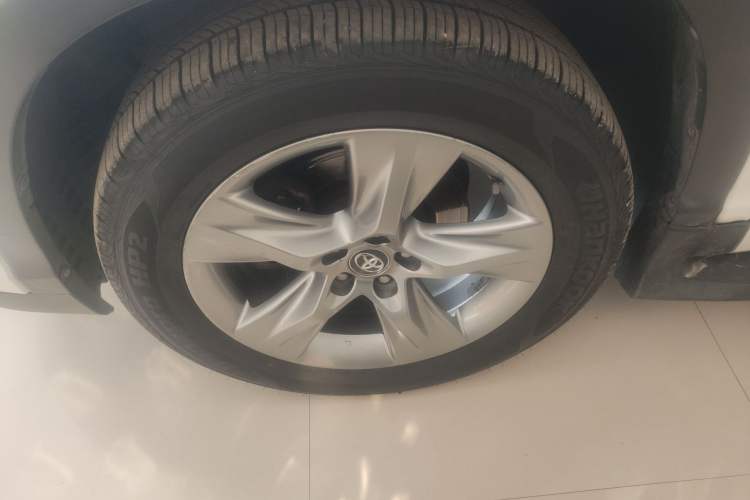 Used Toyota Highlander 2017 2.0T Four-Wheel Drive Luxury Edition 7 Seats Left Front Wheel Hub