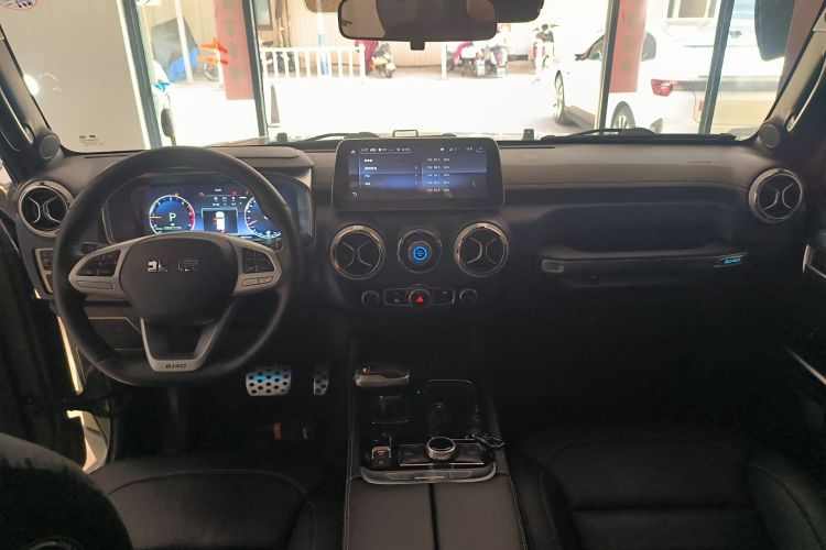 Used BAIC Off-Road BJ40 2021 2.0D Automatic Four-Wheel Drive Blade Hero Edition Adventurer Type Center Console