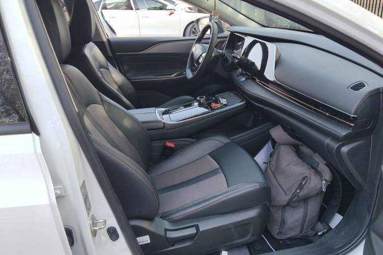 Used AION S Plus 2025 Comfort Version 53.241 kWh Right Front Seat