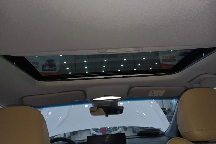 Used Geely Auto Emgrand L HiP 2024 Champion Edition 1.5TD-DHT Pro 100KM Excellence Model
