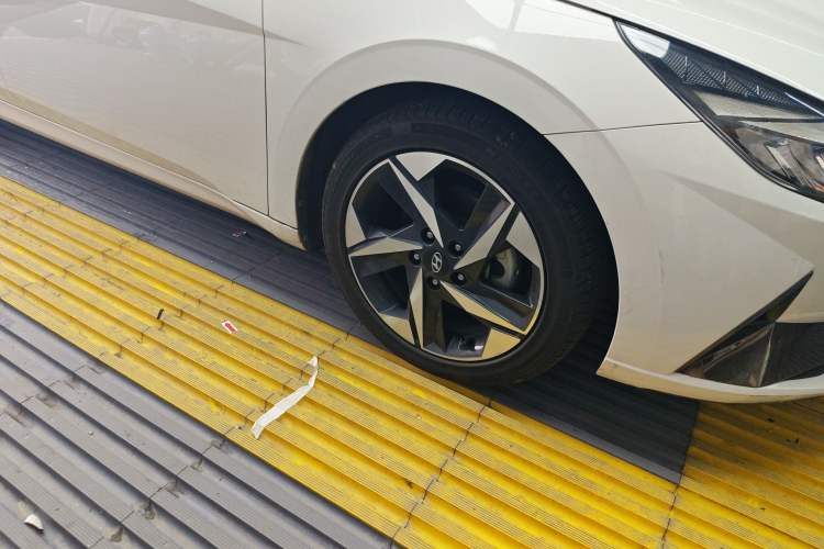 Used Hyundai Elantra 2022 1.5L CVT LUX Prestige Edition
