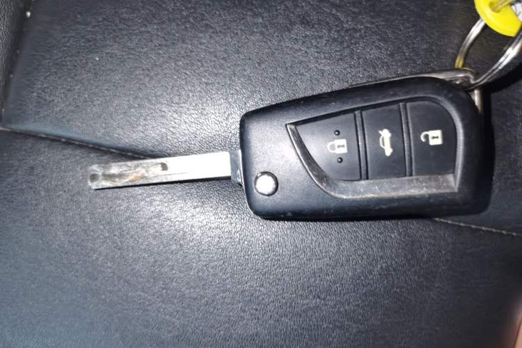 Used Toyota Corolla 2017 Revised Version 1.2T S-CVT GL-i Vehicle Key