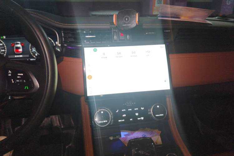 Used Jaguar XFL 2023 XFL 2.0T P250 Two-Wheel-Drive Elite Sport Edition Audio And AC Panel