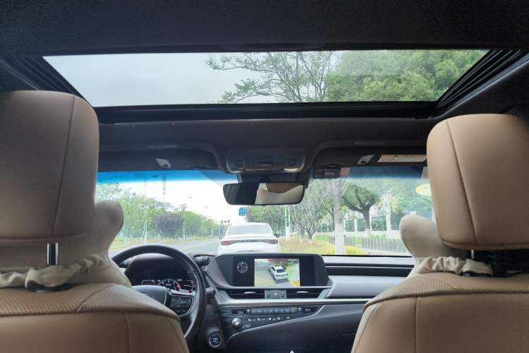 Used Lexus ES 2020 300h Premier Edition