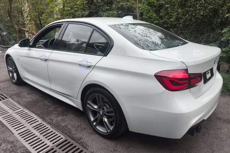 Used BMW 3 Series 2018 330i M Sport Night Edition Exterior 2