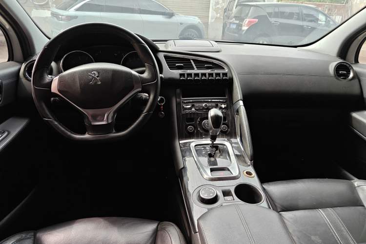 Used Peugeot 3008 2013 1.6THP Automatic Prestige Edition Center Console