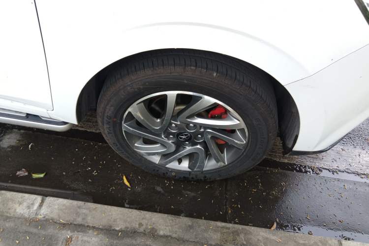 Used JAC Group Refine S2 2015 1.5L Manual Luxury Smart Model Right Front Wheel Hub