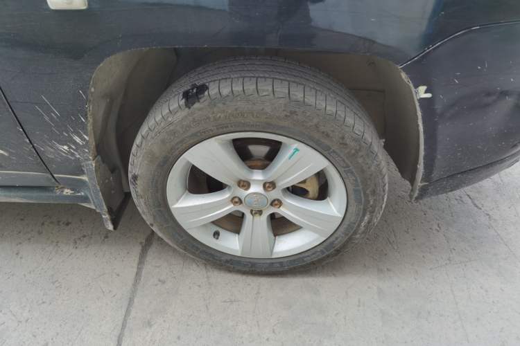 Used Jeep Compass 2013 2.0L two-wheel drive sport version
