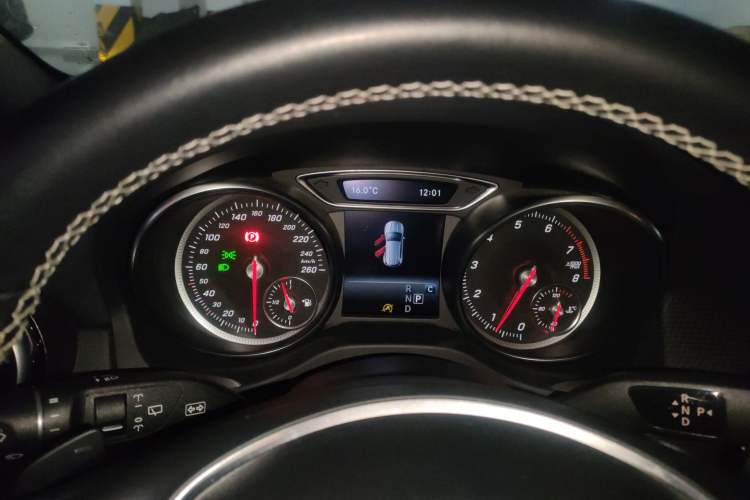 Used Mercedes-Benz GLA 2017 GLA 220 4MATIC Fashion Model Instrument Cluster