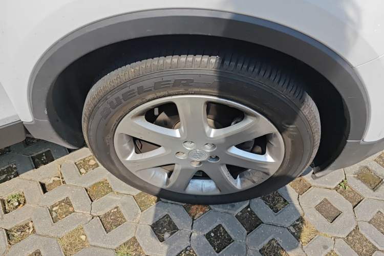 Used Buick Encore 2015 1.4T Automatic Two-Wheel Drive Urban Elite Version
