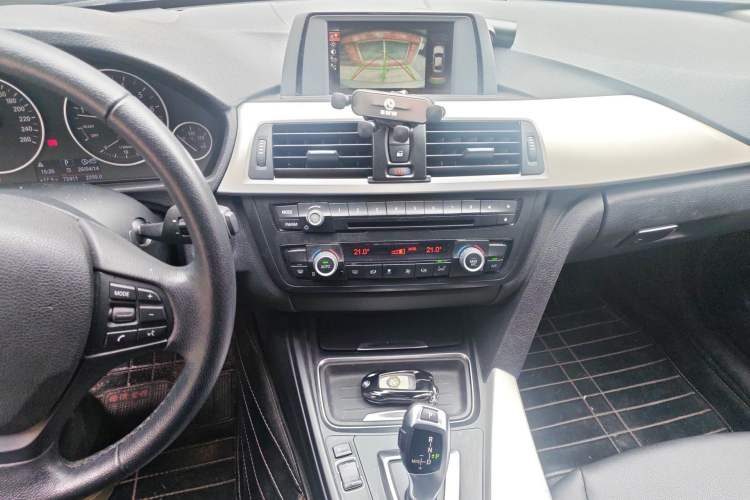 Used BMW 3 Series 2015 320Li Luxury Edition Fashion Model Audio And AC Panel