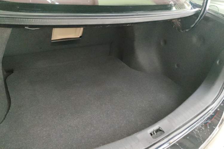 Used Nissan Sylphy 2012 Classic 1.6XE Automatic Comfort Edition Trunk