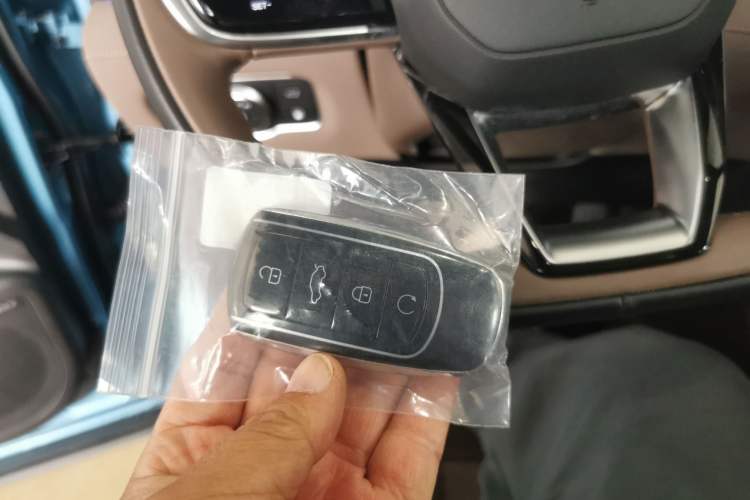 Used Chery Tiggo 8 PLUS C-DM 2025 1.5T 116 km Prestige Version 5 Seats
