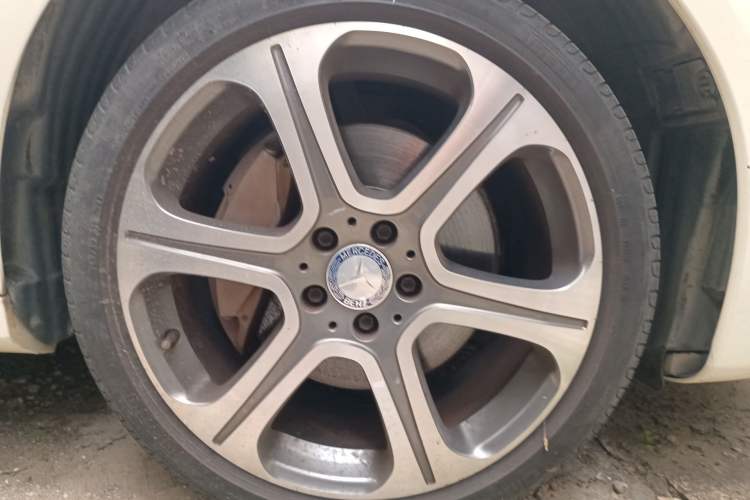 Used Mercedes-Benz E-Class 2016 E 300 L Sporty and Stylish Model Right Front Wheel Hub