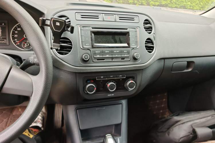 Used Volkswagen Tiguan 2016 280TSI Automatic Two-Wheel-Drive Silk Road Style Edition Audio And AC Panel