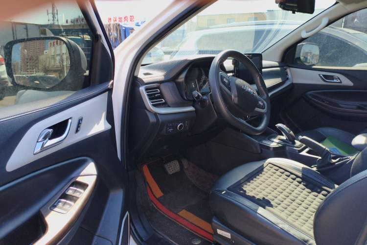 Used JMC Yuhu 7 2023 2.0T Automatic Diesel 4x4 Comfort Version Standard Wheelbase
