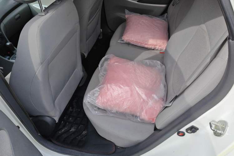 Used Hyundai Verna (older generation) 2010 Sedan 1.4L Automatic Fashionable GT Model Left Rear Seat