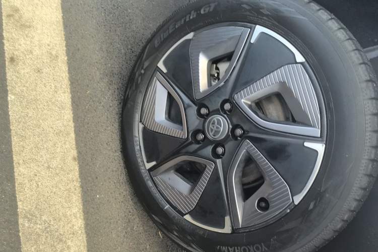 Used Toyota bZ3 2023 616 km Long-Range Premium Right Rear Wheel Hub