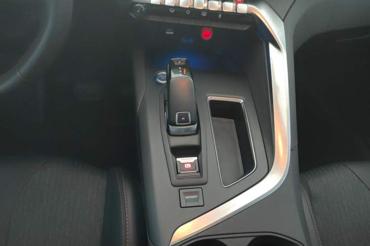 Used Peugeot 5008 2017 380THP 7-Seater Elite Edition Gear Lever