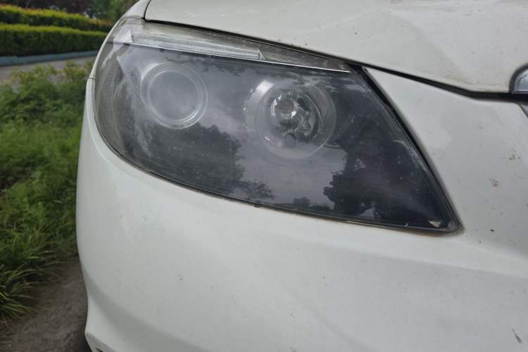Used BYD S6 2014 2.0L Manual Luxury 5-Seater Right Front Headlight