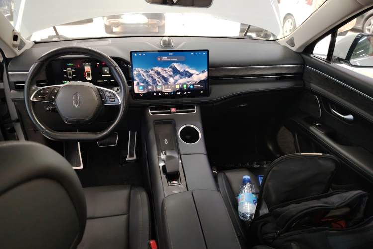 Used Hima AITO M5 2022 Range-Extended Rear-Drive Standard Version Center Console