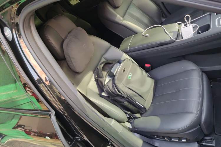 Used Nio ES8 2024 75 kWh Right Front Seat