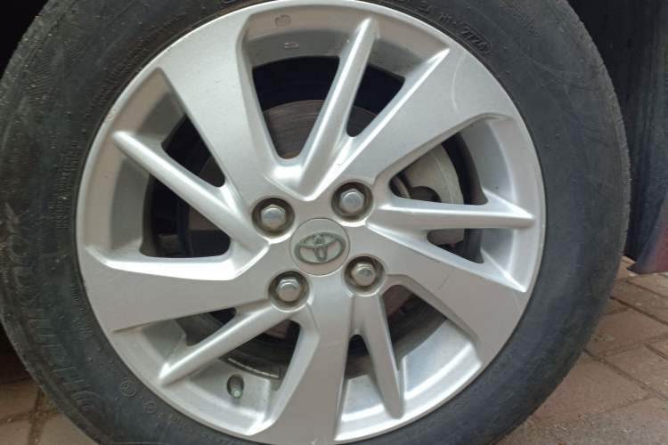 Used Toyota Yaris 2011 1.6E Automatic Charm Edition Right Front Wheel Hub