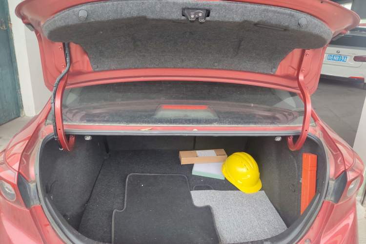 Used Mazda 3 Axela 2017 Sedan 1.5L Automatic Luxury Model Emission Standard China V Trunk