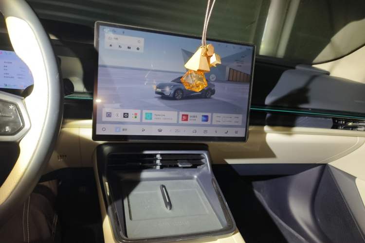 Used Lynk & Co 07 2024 EM-P 126 Long-Range Halo
