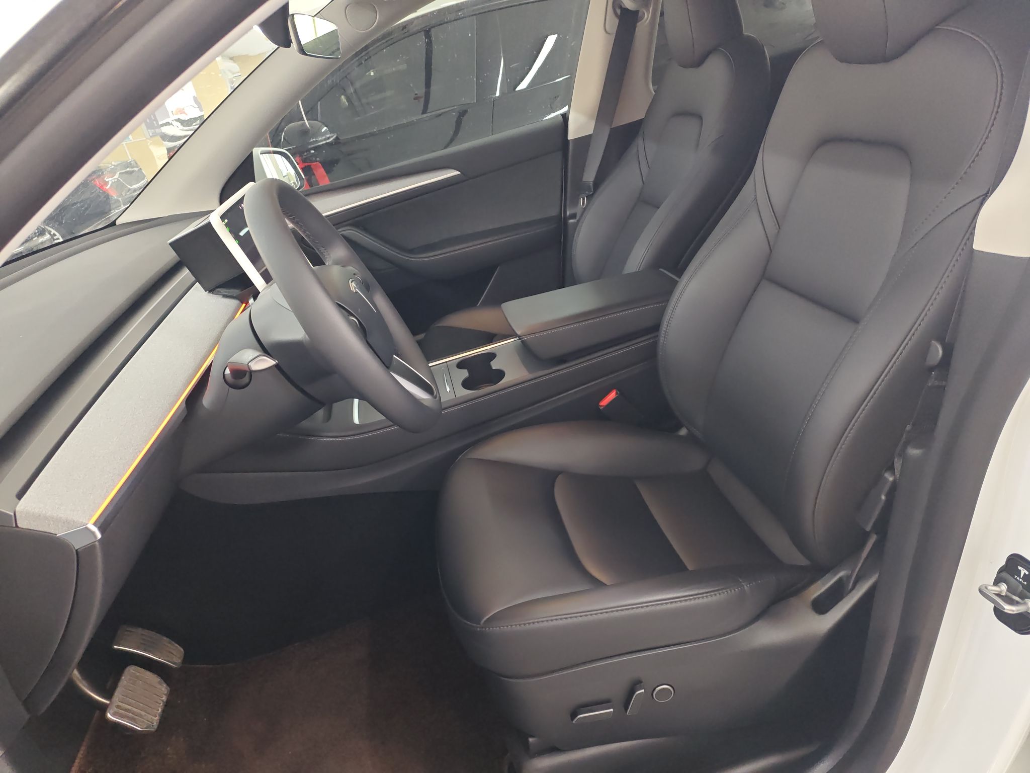 Переднее сиденье в автомобиле