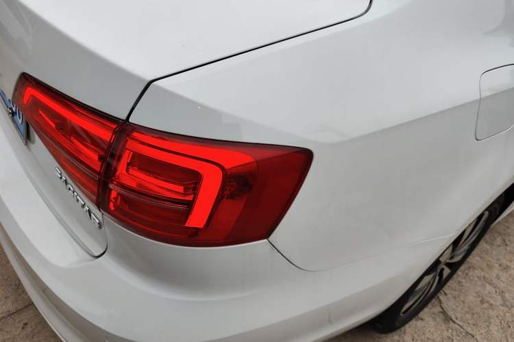 Used Volkswagen Sagitar 2018 1.6L Automatic Comfort Model Right Rear Taillight