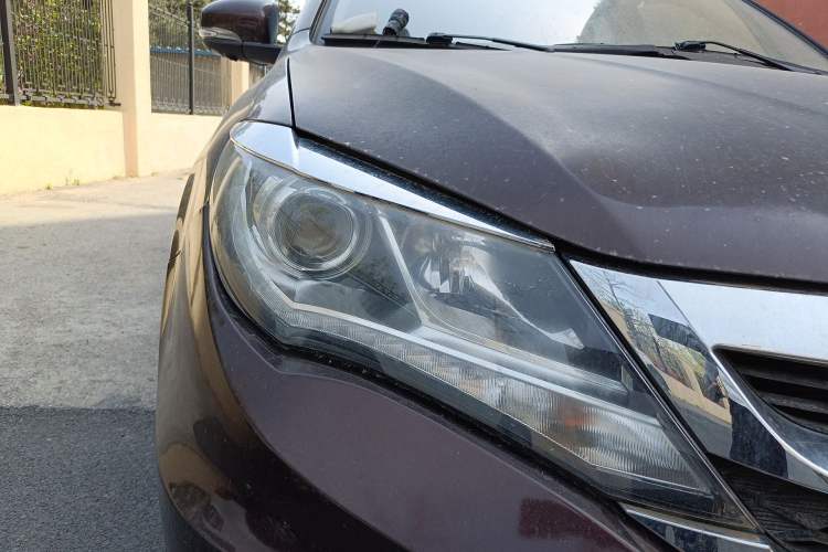 Used BYD S7 2015 2.0T Upgraded Automatic Luxury Version Right Front Headlight