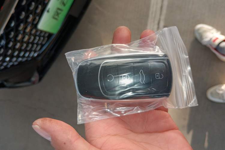 Used Chery Fengyun A8 2025 Model 70km Standard Version