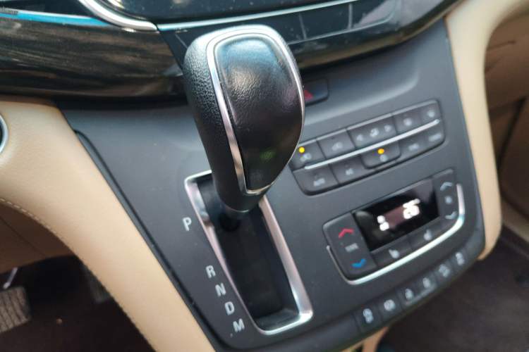 Used Buick GL8 2018 ES 28T Premium Model China VI Standard Gear Lever