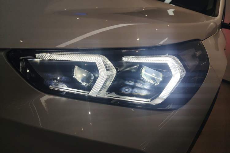 Used BMW X1 2023 sDrive25Li X Design Package Left Front Headlight